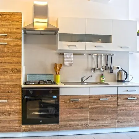 Aleksandra 1345 Apartment